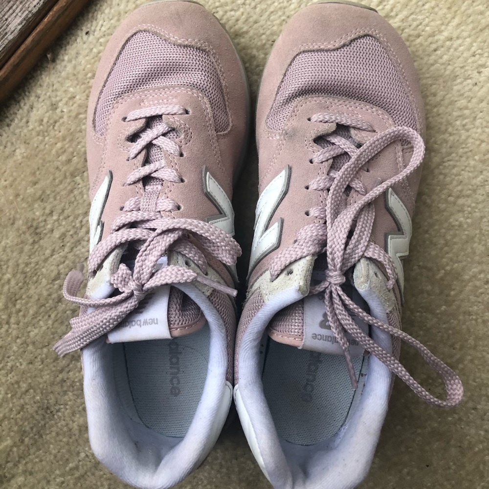 Light pink New Balance 574